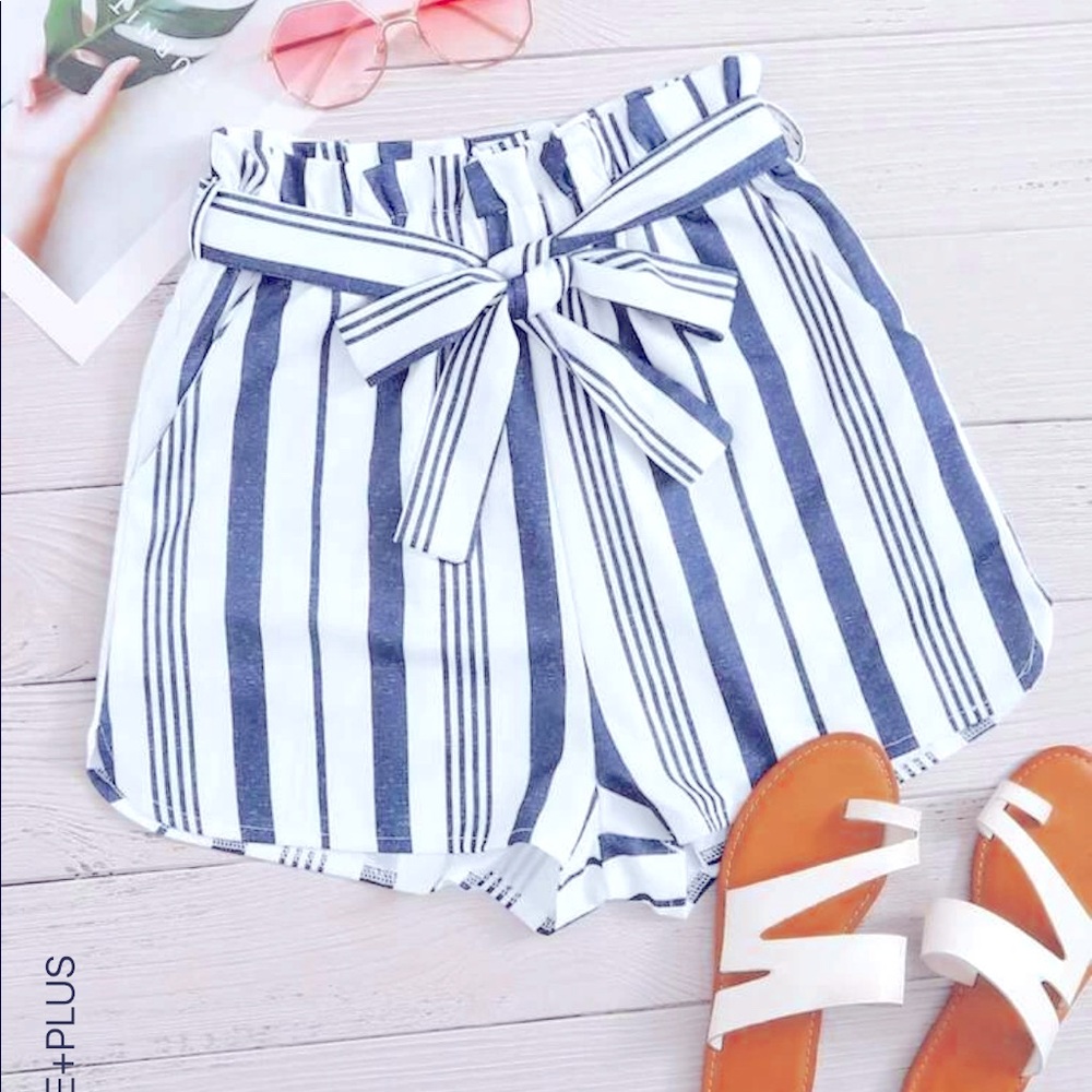 SHEIN Waist Belted Stripe Shorts